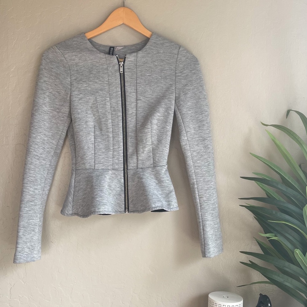 Zip up gray blazer